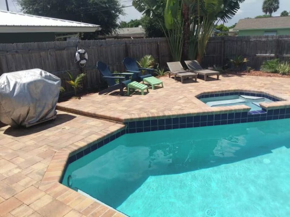 7ft deep pool, spa for 6+, large sundeck, BBQ gas grill, and comfy lounge chairs