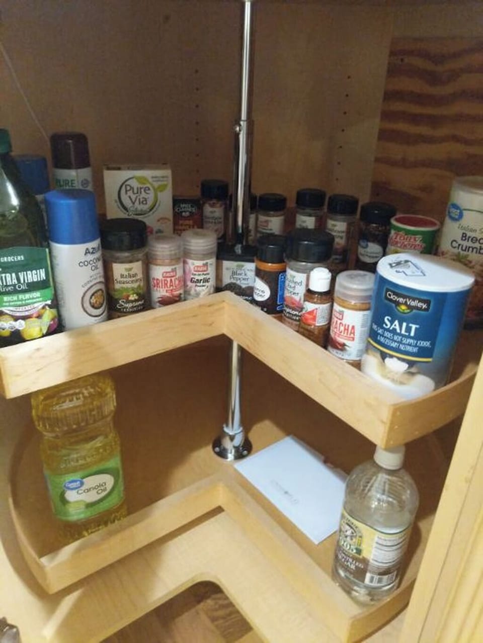Extra spices to choose from. Also a spice rack is on kitchen counter.