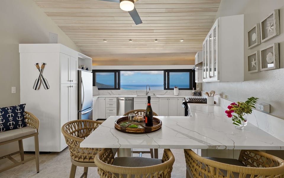 Indoor dining at the spacious kitchen island