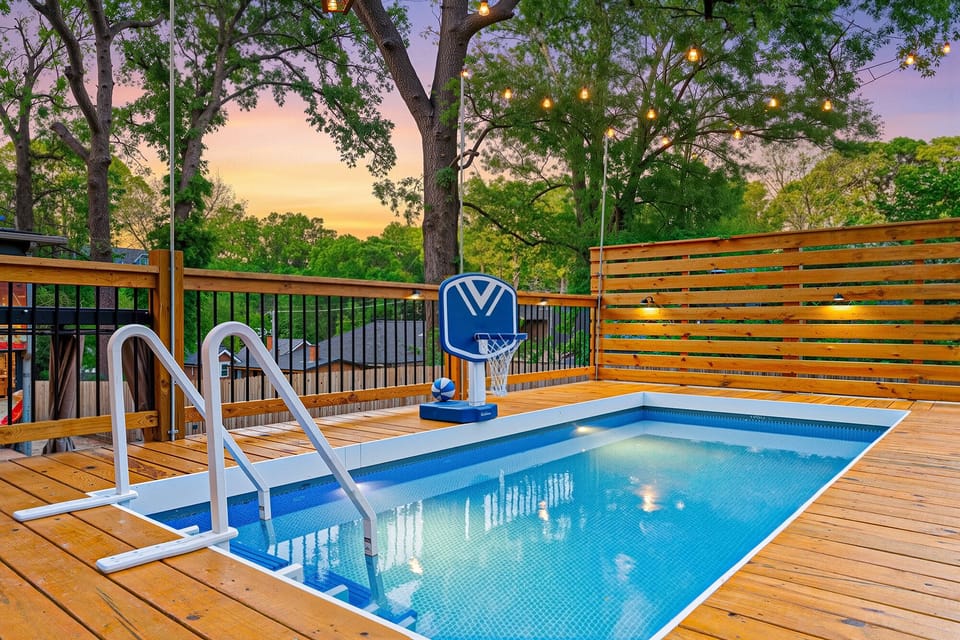 Private pool with a water basketball hoop, perfect for families & kids!
