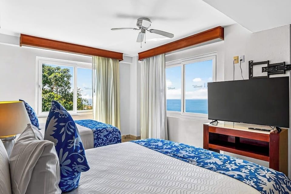 Partial Ocean-view Suite With 3 Pools, hot Tub, spa & Balcony Apartment in Puerto Vallarta