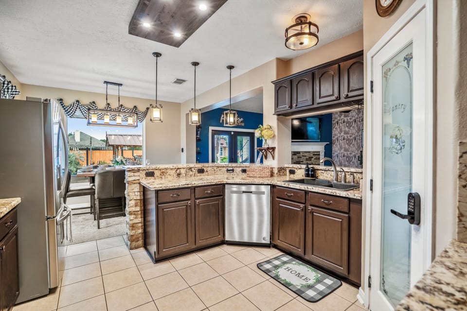 Luxury House, 5 Bedrooms, Non Smoking, Private Pool | Private kitchen | Coffee/tea maker