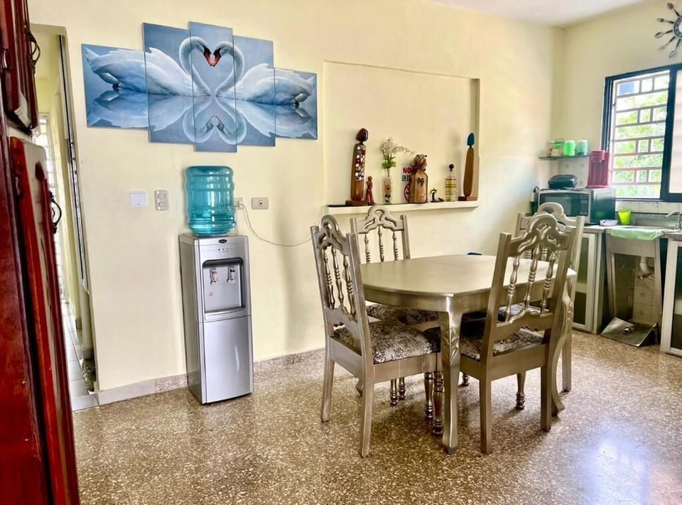 Apartment, 2 Bedrooms | Dining room