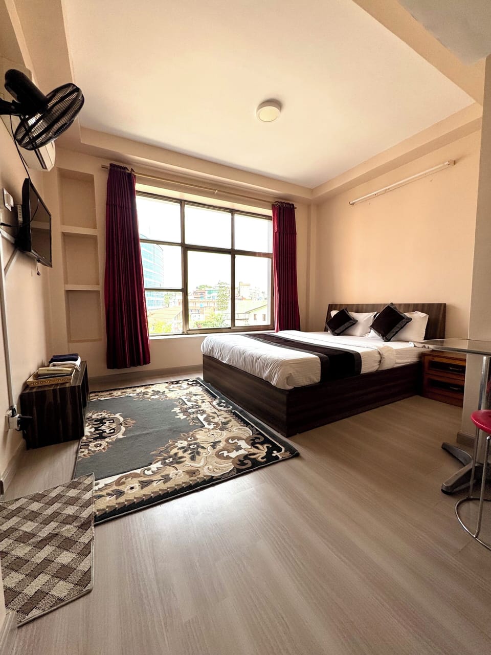 Deluxe Studio, City View | Desk, laptop workspace, soundproofing, free WiFi