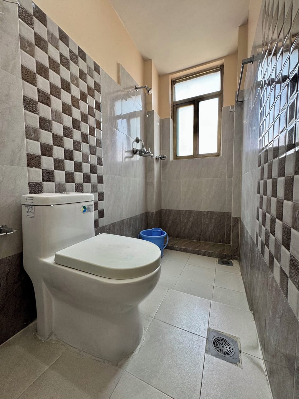 Deluxe Studio, City View | Bathroom | Slippers