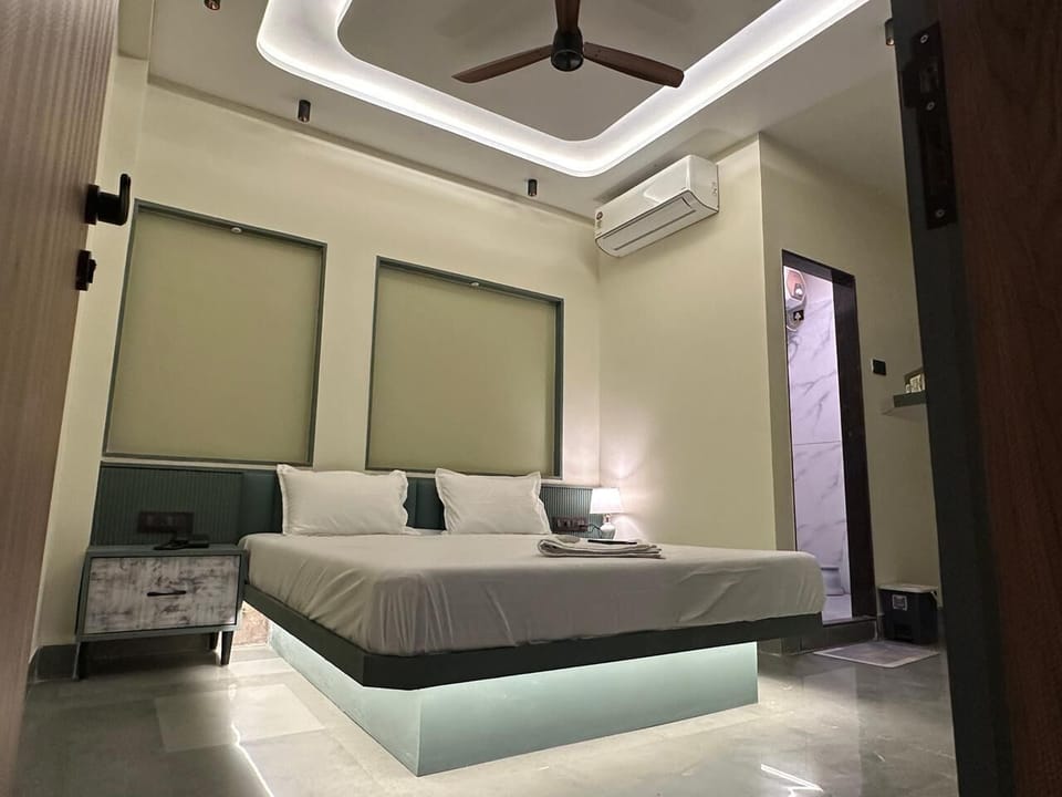 Economy Double Room | Down comforters, memory foam beds, desk, laptop workspace