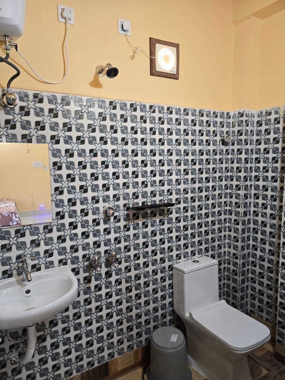 Shower, free toiletries, towels, soap