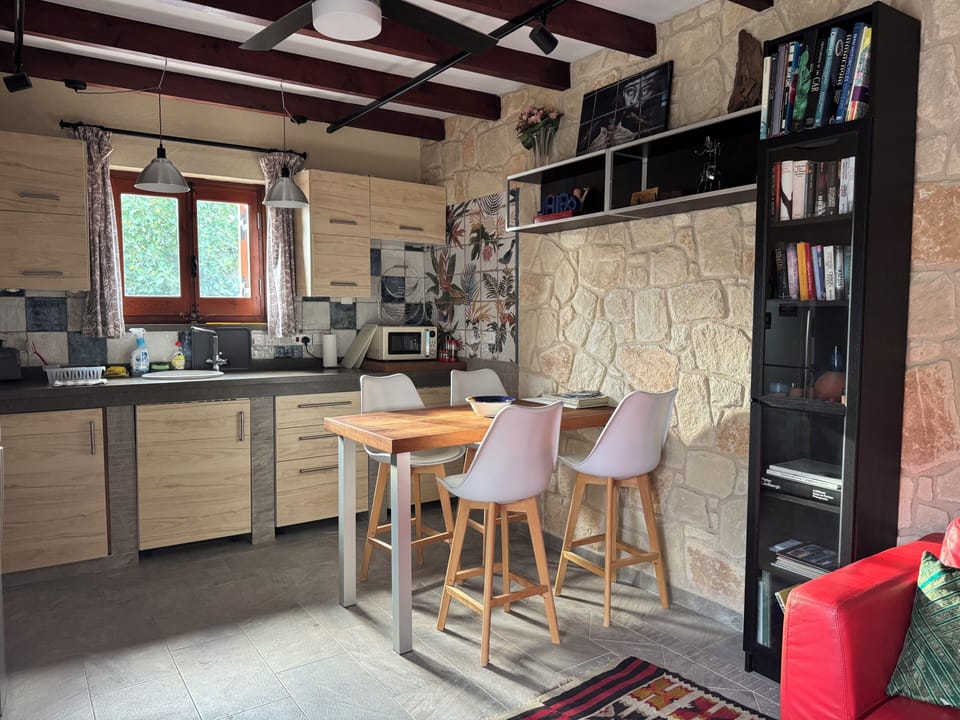 House, 2 Bedrooms, Accessible, Patio | Dining room