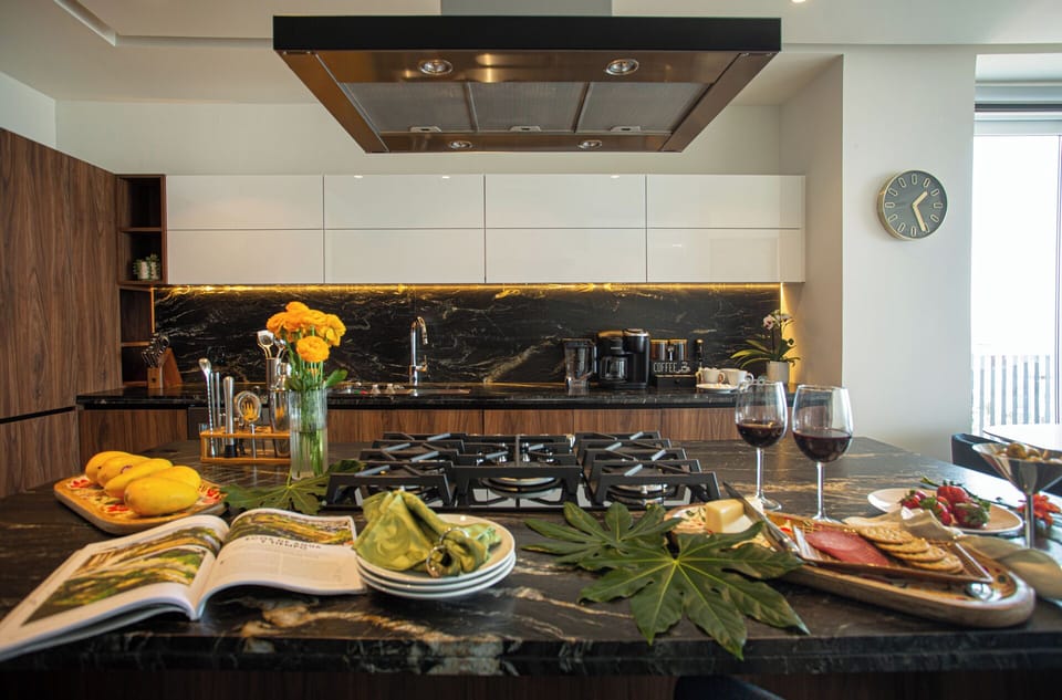 Create unforgettable meals in this kitchen, featuring a 6-burner gas stove and all the cookware you need for a perfect culinary experience in Bucerias.