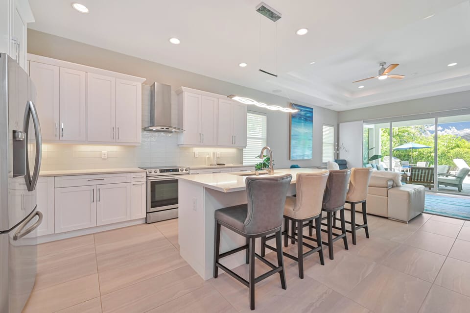 Gulf Breeze - Fully equipped kitchen with island seating