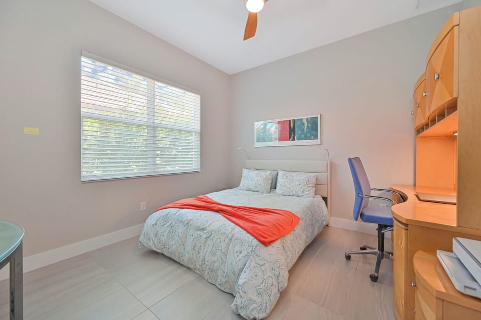 Gulf Breeze - A queen bed and desk in the third bedroom