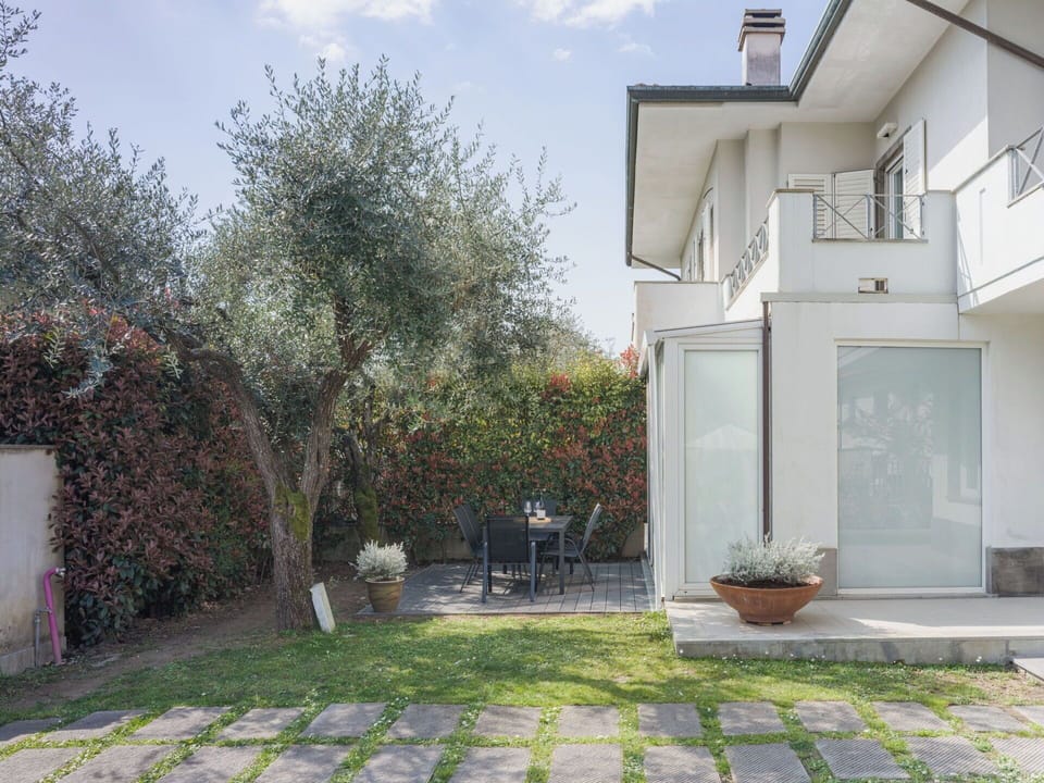 Apartment, Urban Design, Condominium, Concrete, Balcony, Daylighting, Plaster