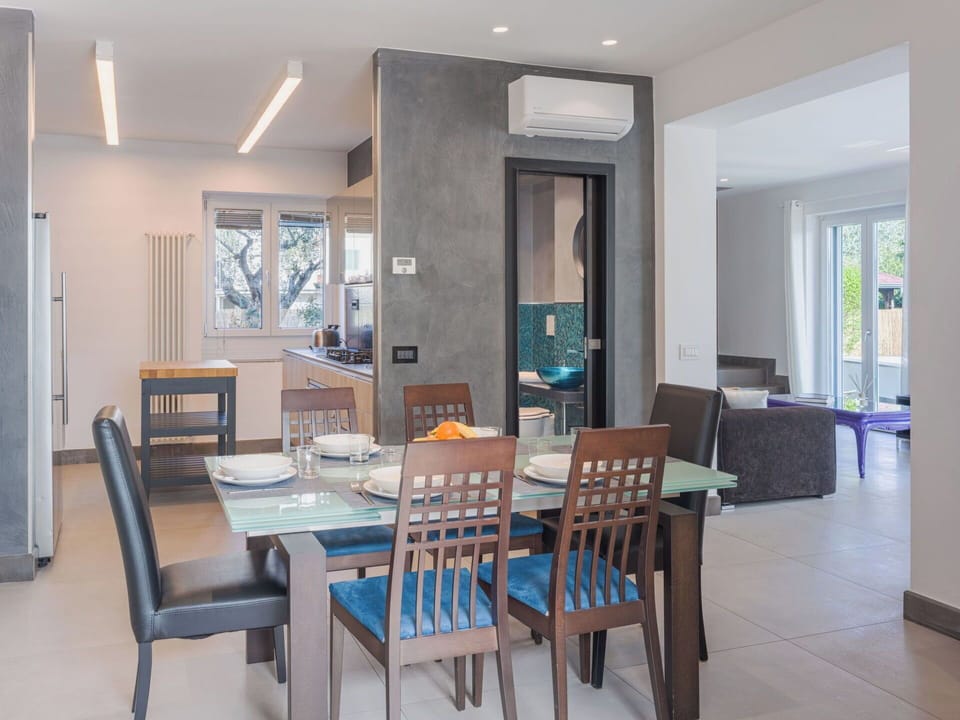 Apartment, Urban Design, Condominium, Concrete, Balcony, Daylighting, Plaster