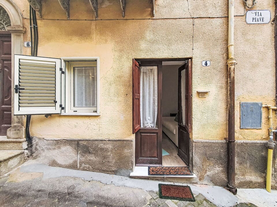 Apartment, Urban Design, Condominium, Concrete, Balcony, Daylighting, Plaster