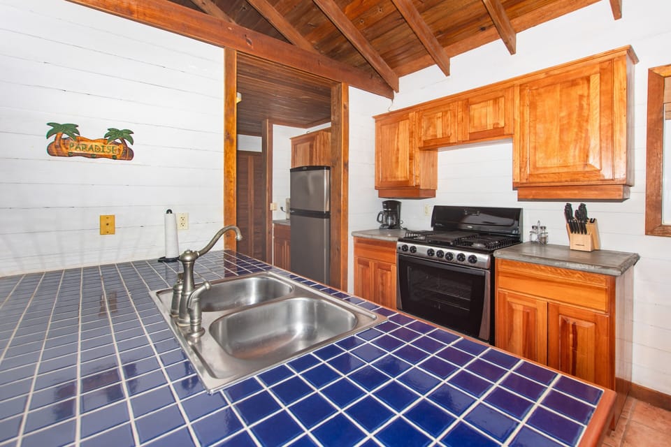 House, 2 Bedrooms | Private kitchen | Coffee/tea maker, fridge