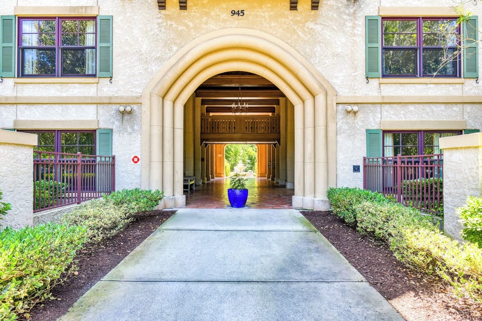 Laterra Building 945 Breezeway