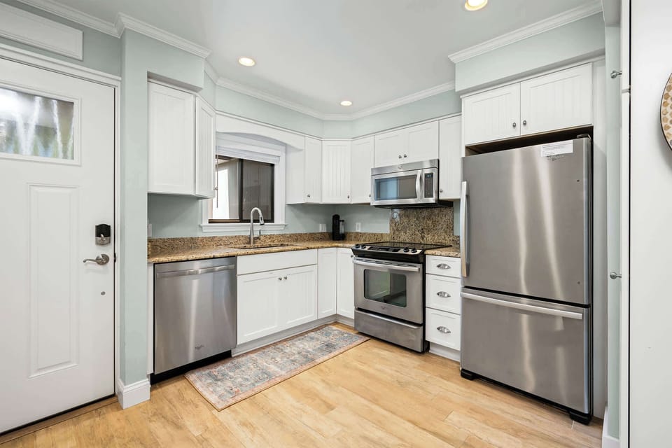 Another look at the bright and functional kitchen!