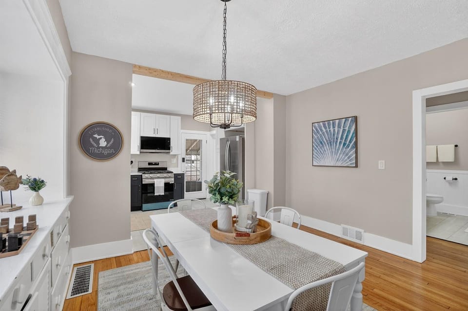 Open dining & kitchen