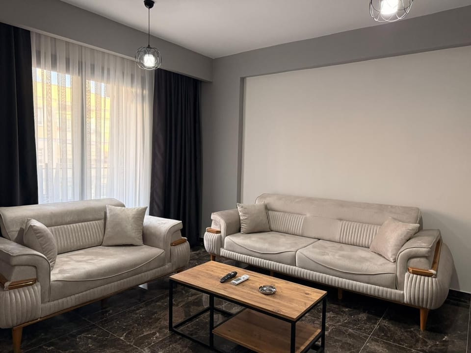 Deluxe Apartment, Balcony, Garden View | Living area
