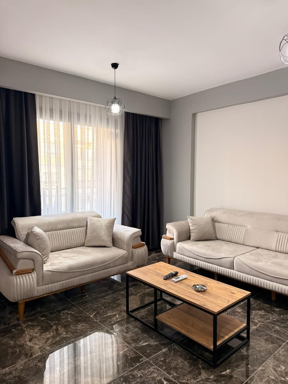 Deluxe Apartment, Balcony, Garden View | Living area