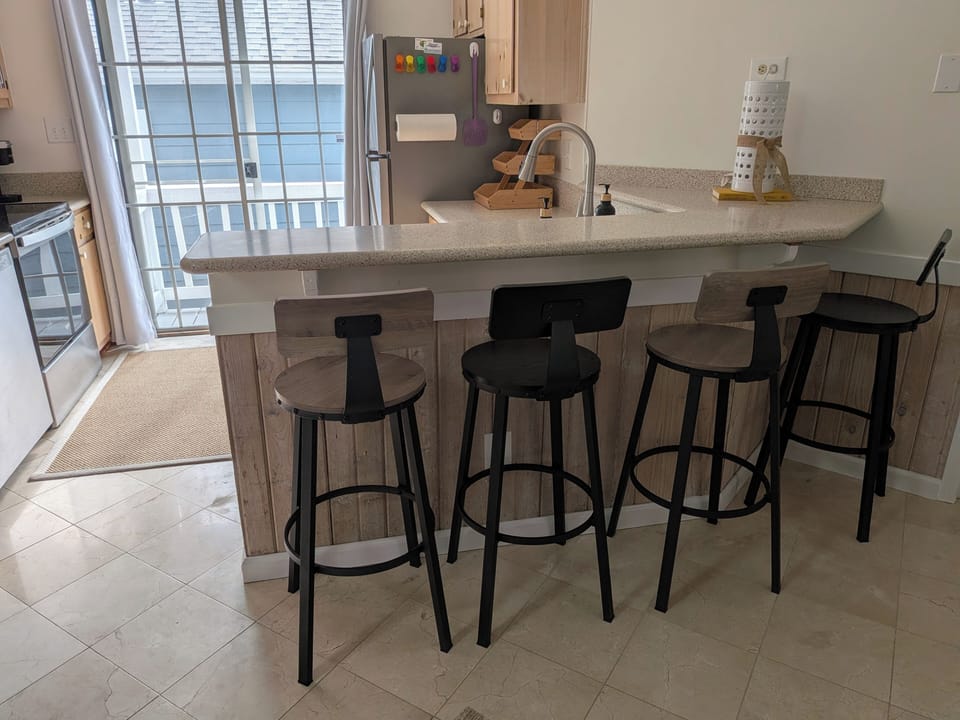 Kitchenette - bar seating for 4