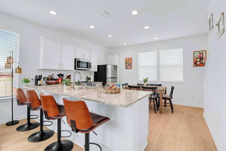 House, Multiple Beds, Patio, Garden View (Cowboy Casa) | Dining
