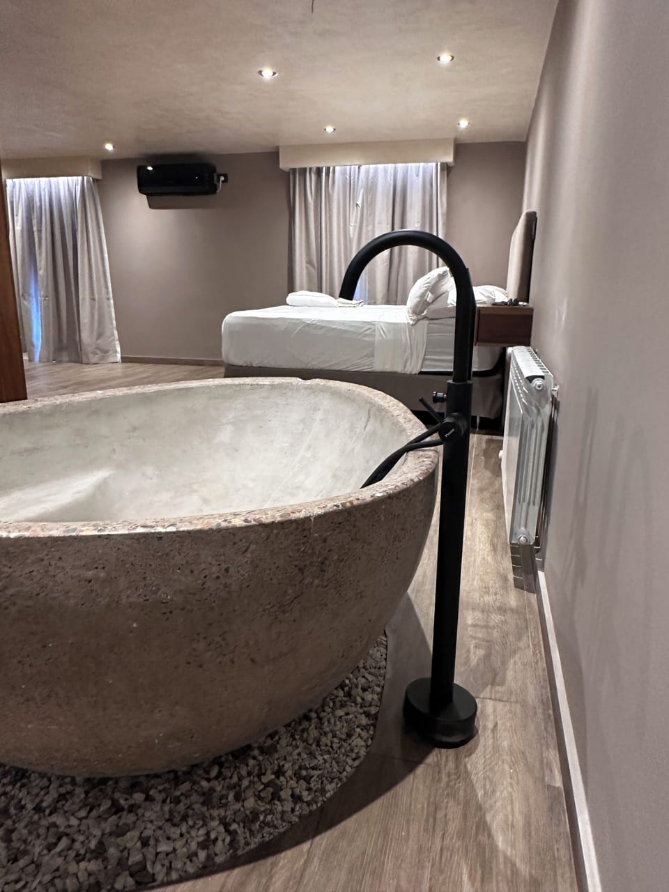 Deluxe Studio, Courtyard View | In-room safe, free WiFi