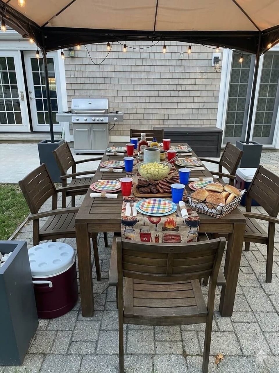 Outdoor dining