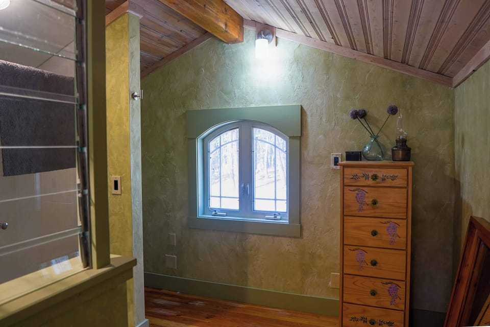 Cabin, Multiple Beds, Patio, Mountain View (Off Grid Retreat) | Interior