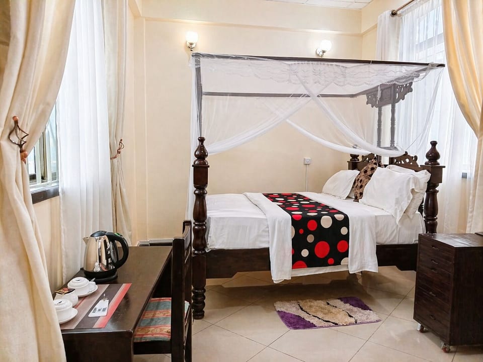Standard Double Room | Desk, laptop workspace, free WiFi
