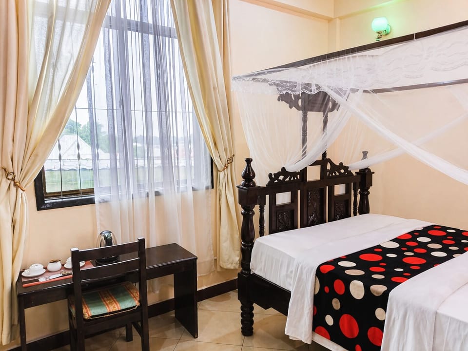 Standard Double Room | Desk, laptop workspace, free WiFi