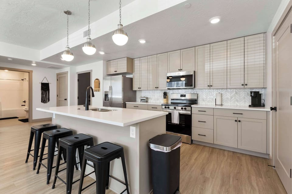 Condo, Multiple Beds, Kitchen (Zion Poolside Escape) | Private kitchen