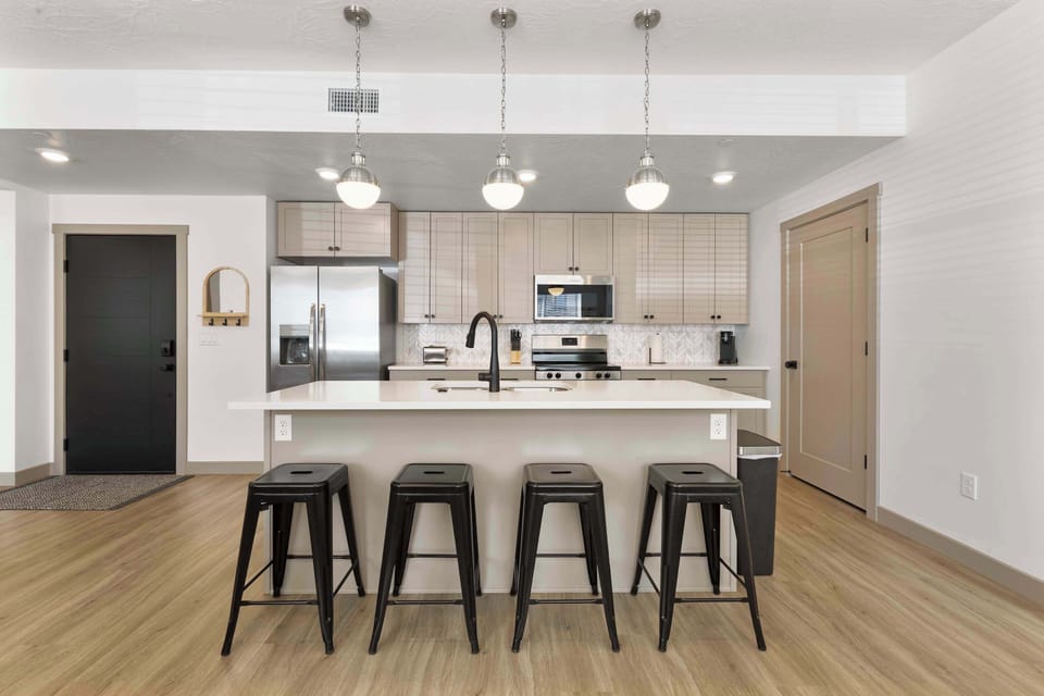 Condo, Multiple Beds, Kitchen (Zion Poolside Escape) | Private kitchen