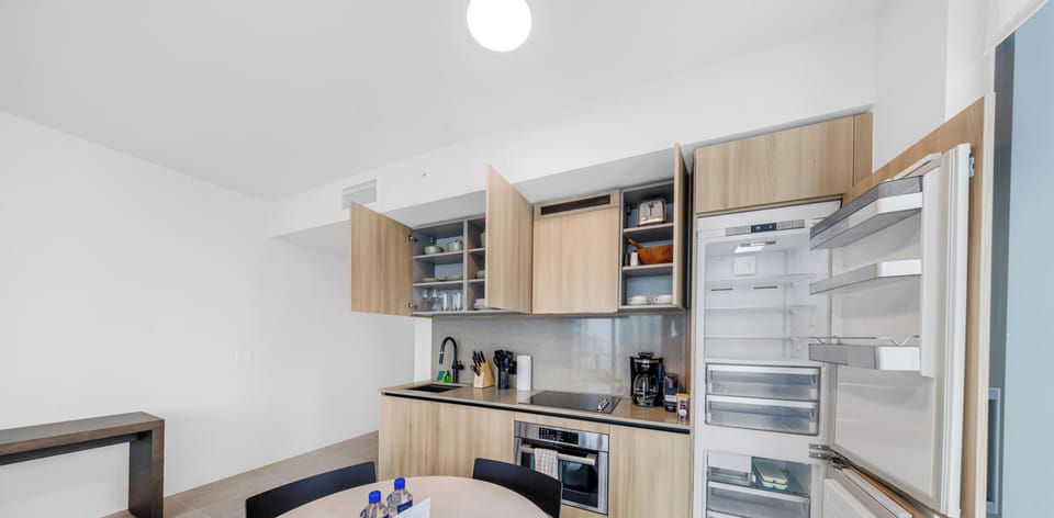 Condo, Balcony, City View | Private kitchen | Fridge, microwave, oven, stovetop