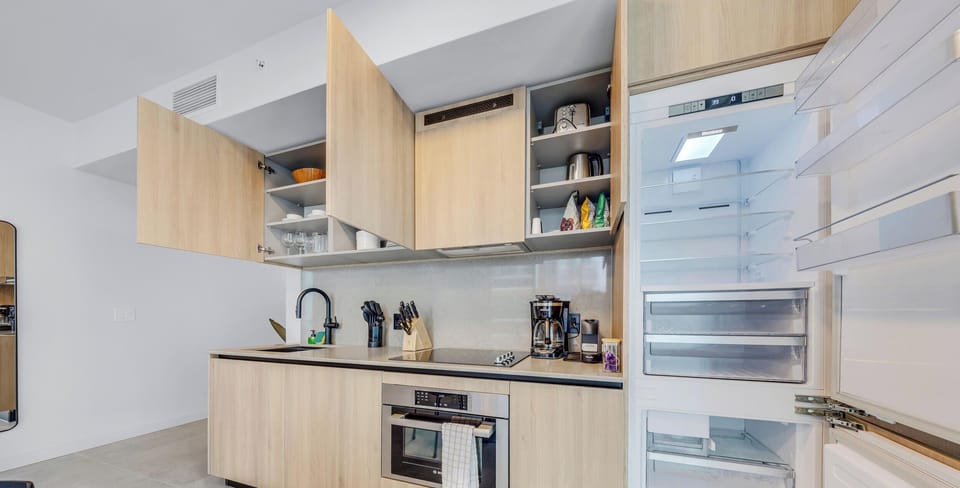 Condo, Balcony, City View | Private kitchen | Fridge, microwave, oven, stovetop