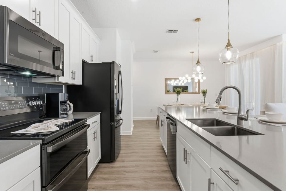 Villa (4 Bedrooms) | Private kitchen | Microwave, oven, stovetop, dishwasher