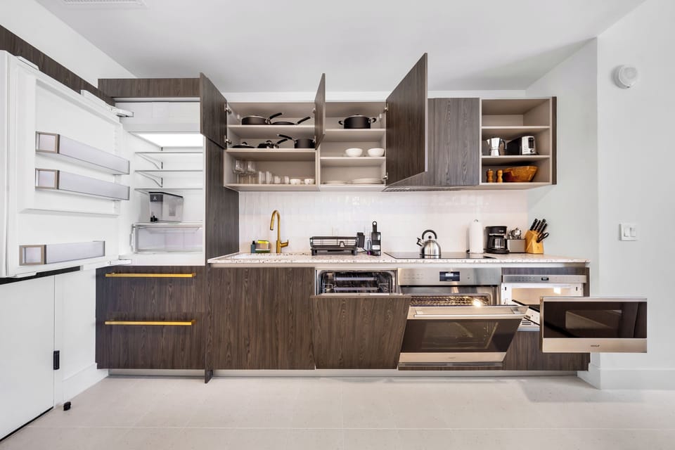 Condo, Balcony, City View | Private kitchen | Fridge, microwave, oven, stovetop