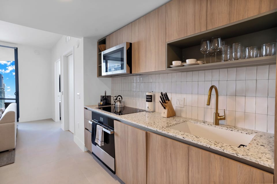 Condo, Balcony, City View | Private kitchen | Fridge, microwave, oven, stovetop
