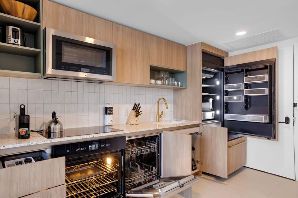 Condo, Balcony, City View | Private kitchen | Fridge, microwave, oven, stovetop