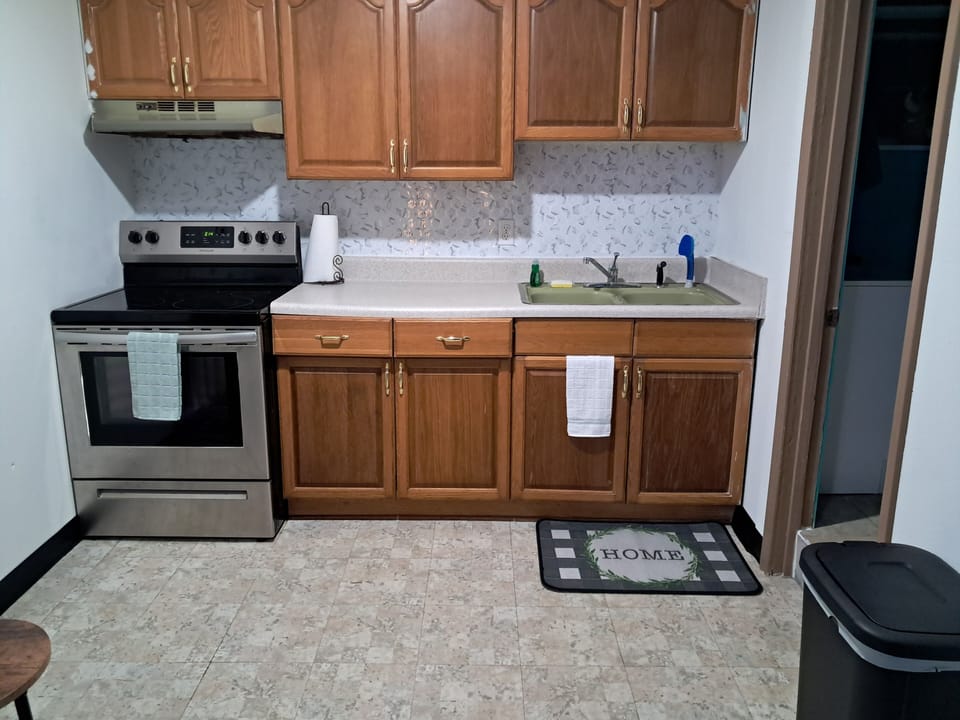 Full kitchen with high top