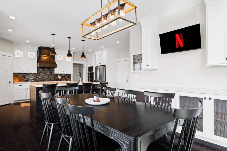Alternate kitchen dining area with TV