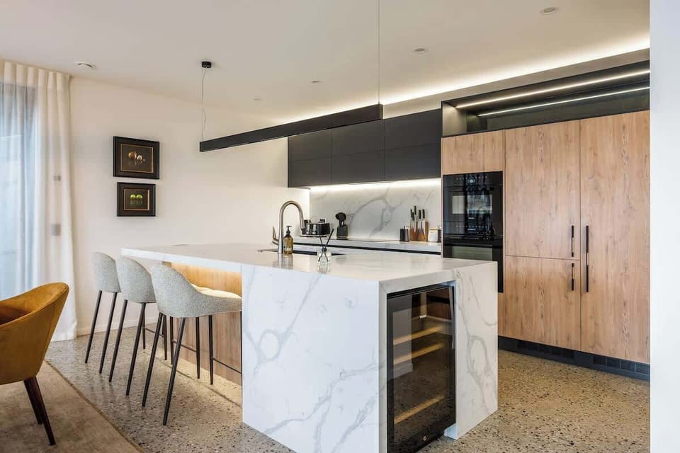 Open-plan kitchen & dining flow
The kitchen seamlessly connects to the dining and living areas, perfect for entertaining or family gatherings. Enjoy meals while soaking in stunning lake and mountain views.