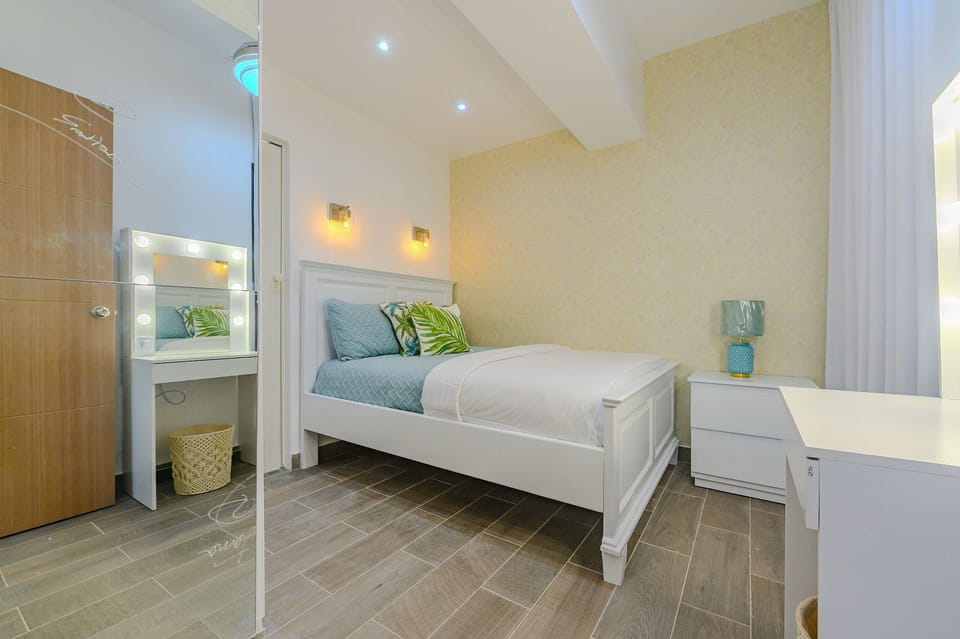 Comfort Apartment | Iron/ironing board, free WiFi