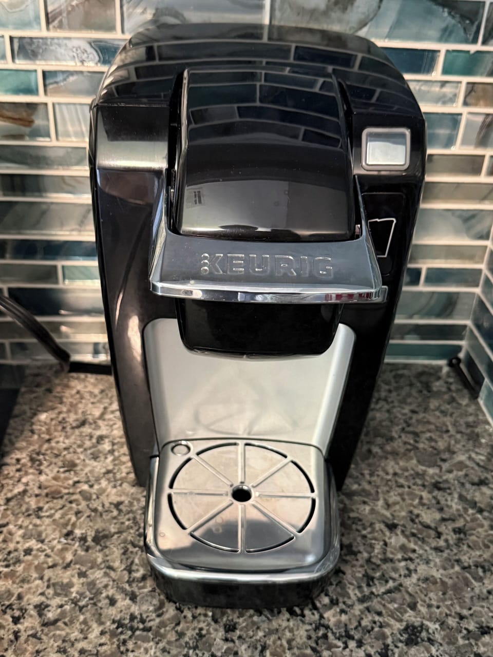 Keurig coffee maker/ with coffee or tea