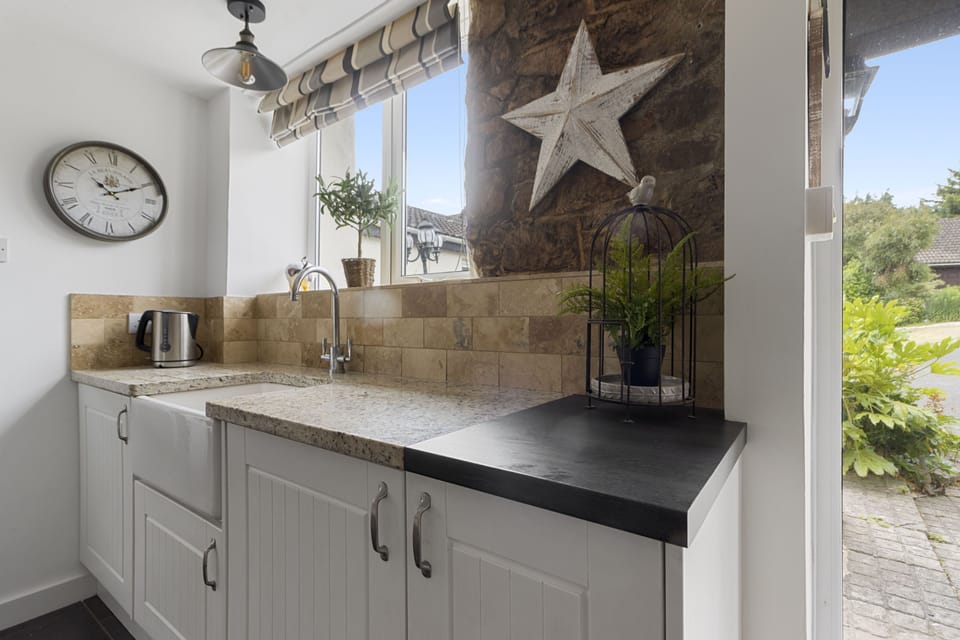Apple Orchard Barn: Beautifully presented kitchen