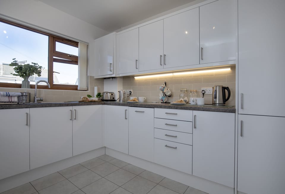 Avalon, Brixham: Modern kitchen with integrated appliances