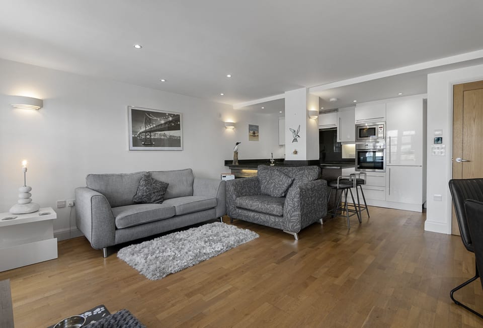 Harbour Lights Apartment, Torquay. Blending character with modern design and comfort