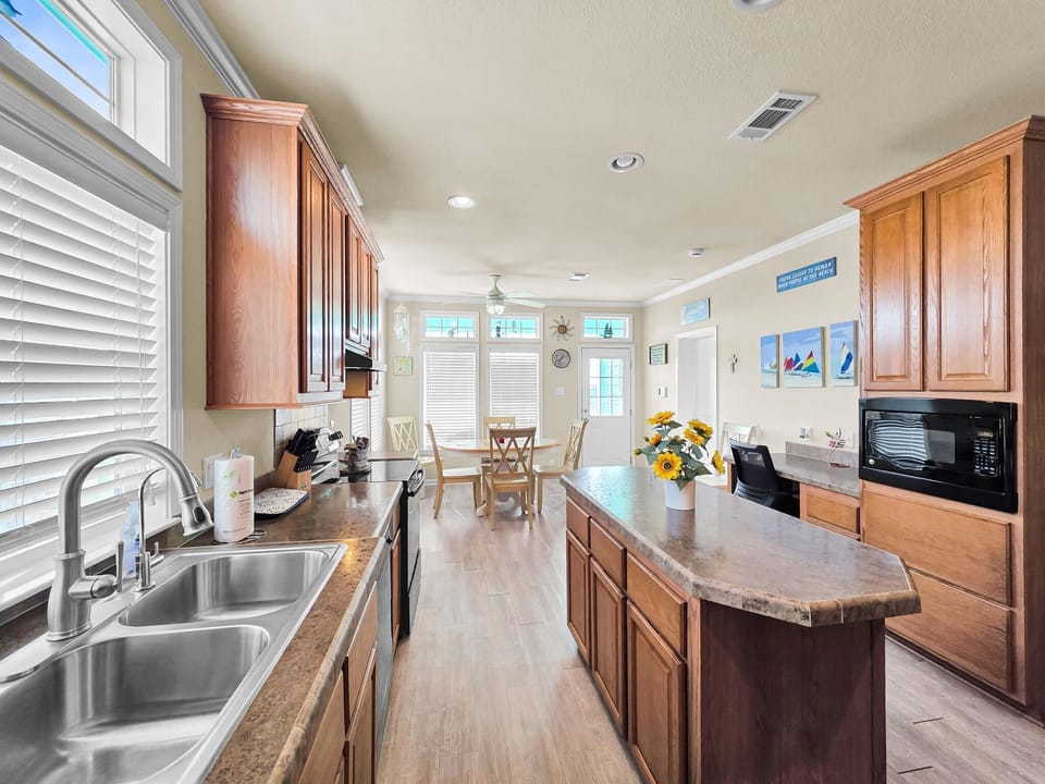 House, 3 Bedrooms | Private kitchen | Fridge, oven, coffee/tea maker, toaster