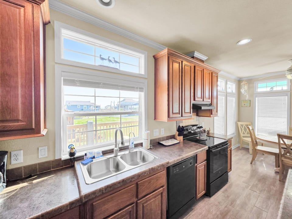House, 3 Bedrooms | Private kitchen | Fridge, oven, coffee/tea maker, toaster