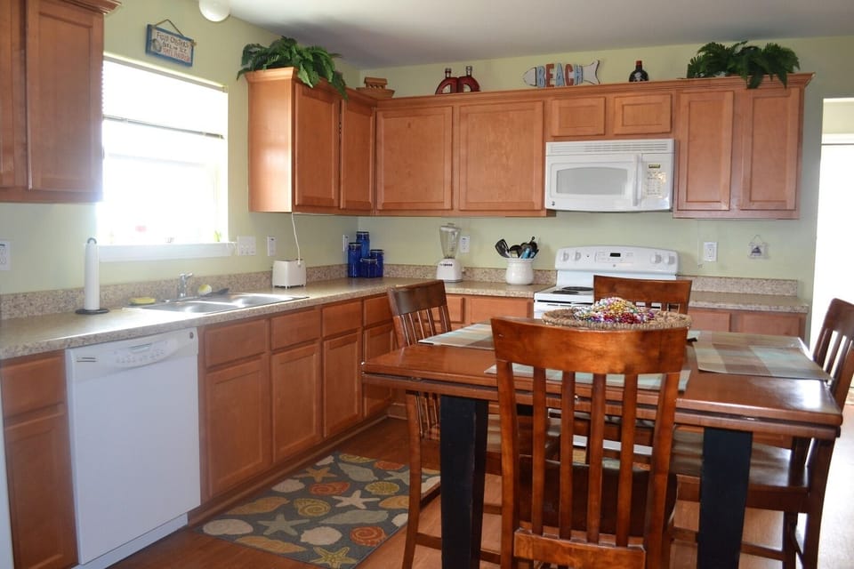 House, 3 Bedrooms | Private kitchen | Coffee/tea maker, fridge, oven, toaster